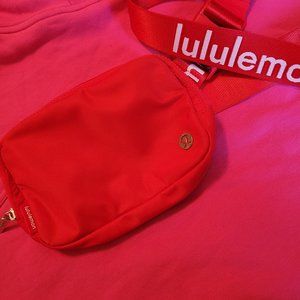 lululemon RED beltbag
